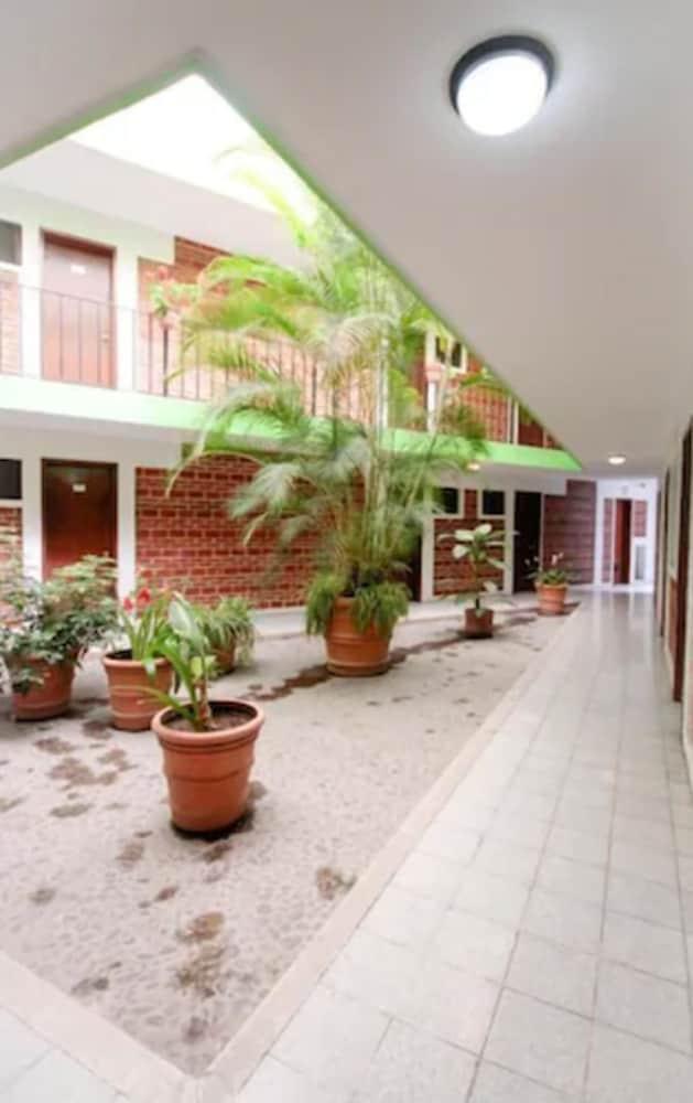 גואדלחארה Hotel Arboledas Industrial מראה חיצוני תמונה