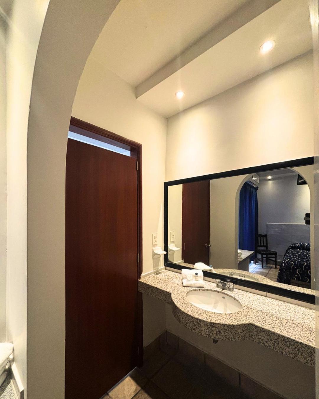 גואדלחארה Hotel Arboledas Industrial מראה חיצוני תמונה