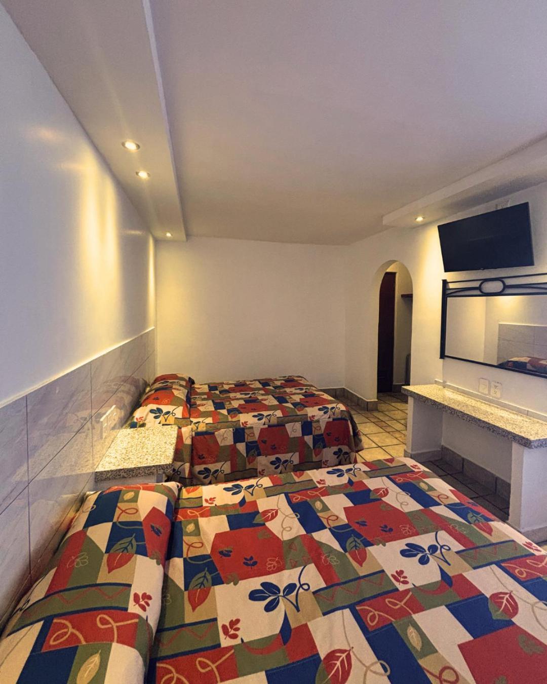 גואדלחארה Hotel Arboledas Industrial מראה חיצוני תמונה