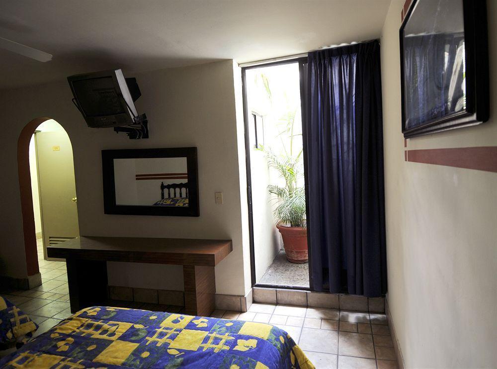 גואדלחארה Hotel Arboledas Industrial מראה חיצוני תמונה