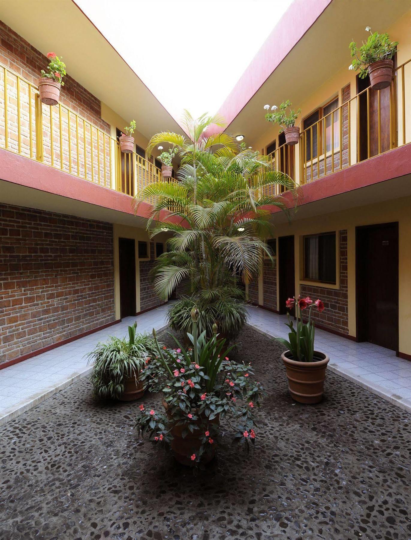 גואדלחארה Hotel Arboledas Industrial מראה חיצוני תמונה