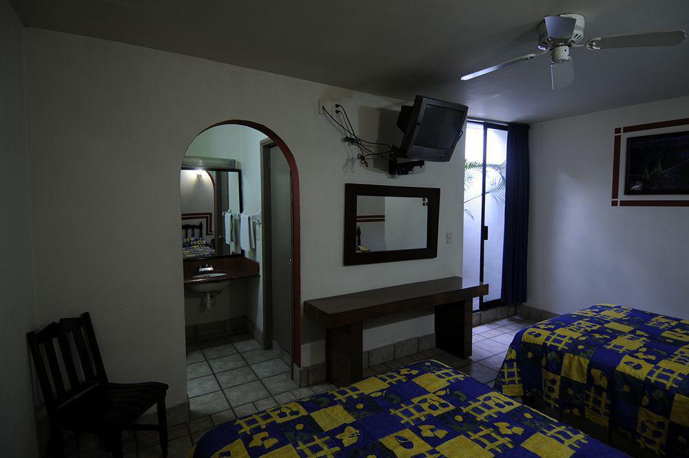 גואדלחארה Hotel Arboledas Industrial מראה חיצוני תמונה